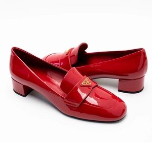 PRADA Women’s Triangle Logo patent Leather Pumps Loafers